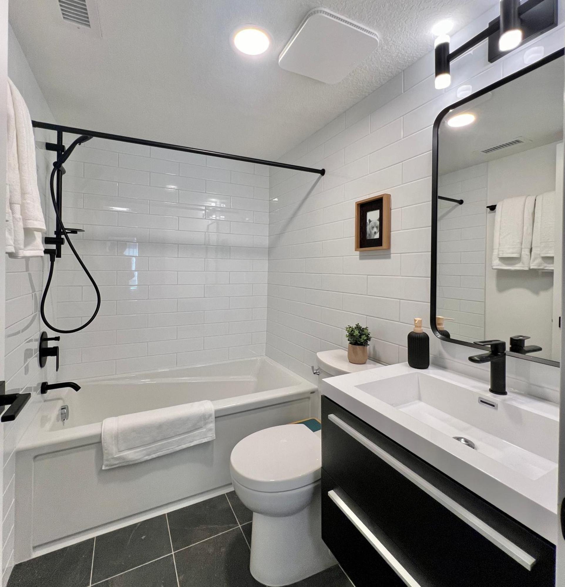 Special! New Downtown Mtn View Free Parking 2B&2B Apartment Canmore Luaran gambar