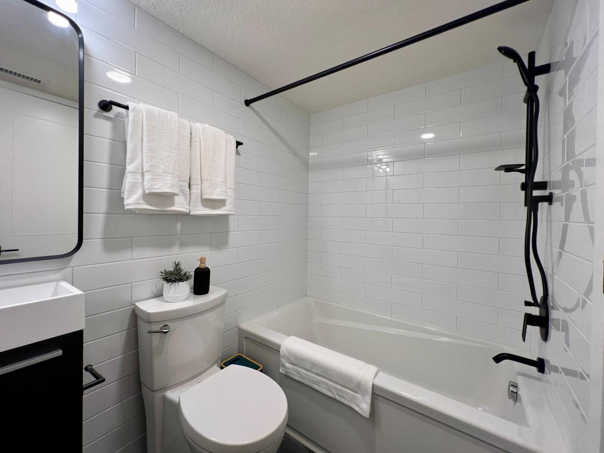 Special! New Downtown Mtn View Free Parking 2B&2B Apartment Canmore Luaran gambar